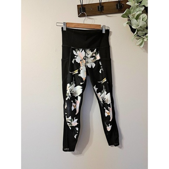ATHLETA Black Bloosom Intuition Mesh Cropped Leggings Size Small - Picture 2 of 5